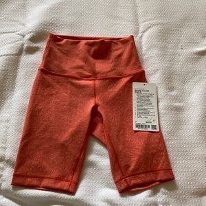 Lulu Lemon Wunder Train Hugh Rise 8” biker shorts